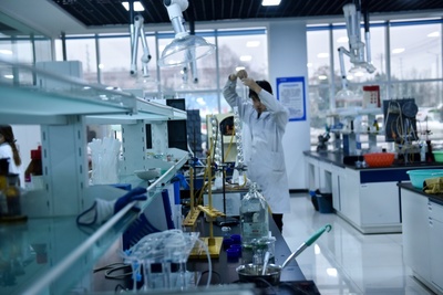 全國網(wǎng)絡(luò)媒體山西行丨振興東方,助力中醫(yī)藥走向國際